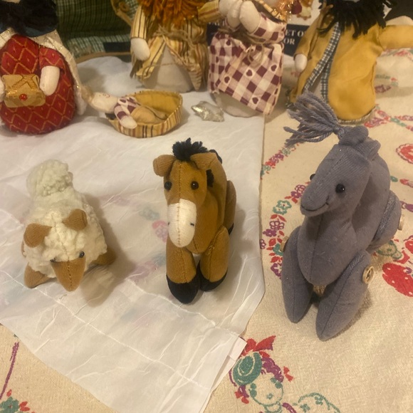 Vintage cloth nativity scene - Picture 5 of 12